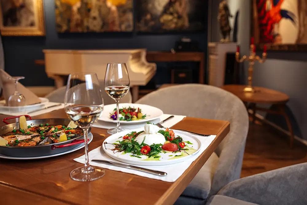 Restaurants & Hospitality